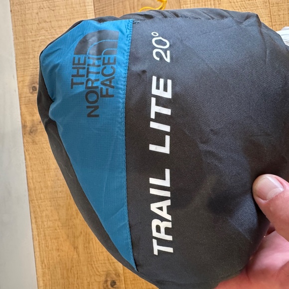 North Face Backing Gear (Super Light Tent / Multiple Sleeping Bags - Picture 5 of 6